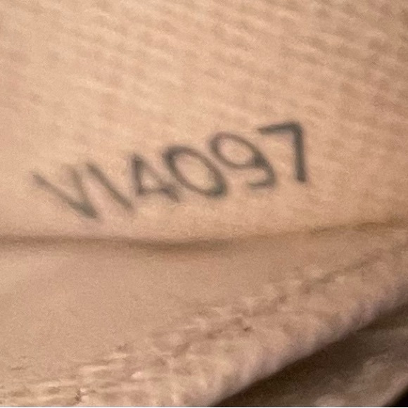 🔥🔥PRICE DROP🔥🔥🔥
LOUIS VUITTON DAMIER AZUR ZIPPY WALLET - Picture 5 of 12